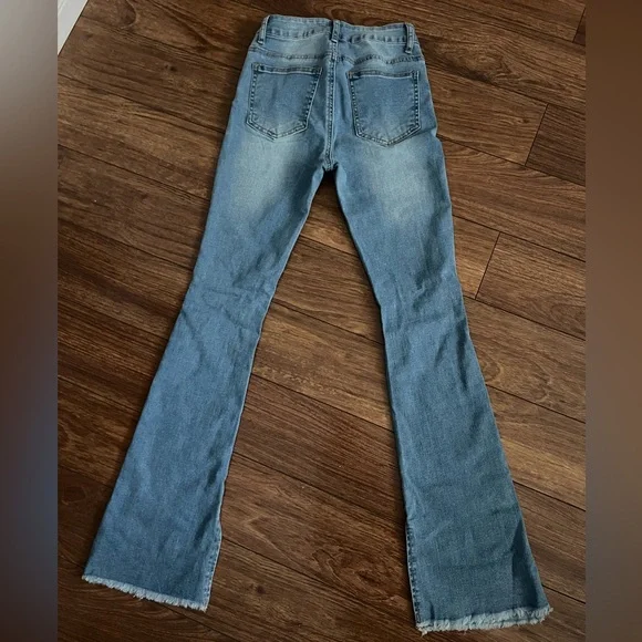 Flared Mid Rise Jeans - Picture 5 of 6